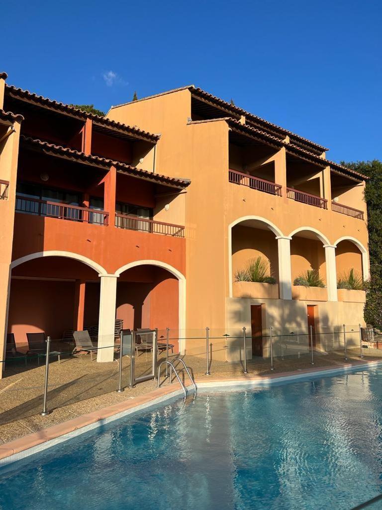 Appartement Vue Sur Mer, Piscine, Garage Prive Борм-ле-Мимоза Экстерьер фото