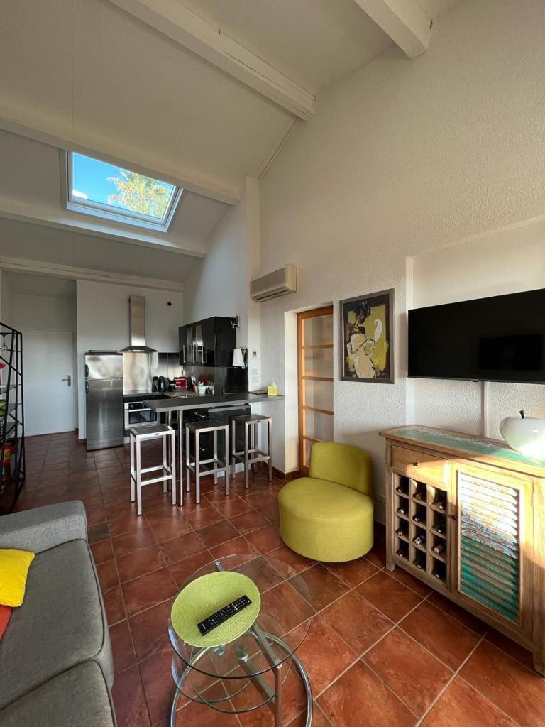Appartement Vue Sur Mer, Piscine, Garage Prive Борм-ле-Мимоза Экстерьер фото